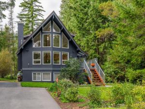 16  Garibaldi Drive, Whistler