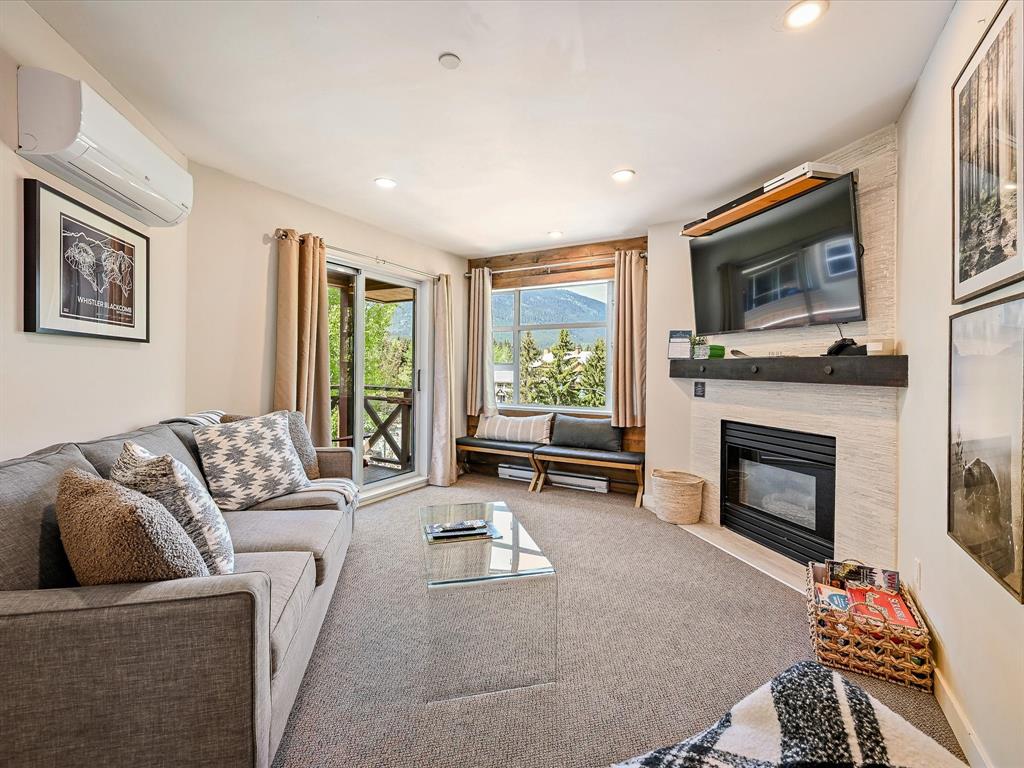 326 4360  Lorimer Road, Village