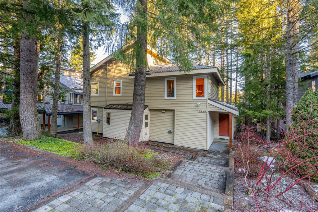 3205  Arbutus Drive, Brio