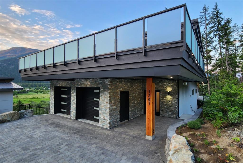 SL3 1307  Eagle Drive, Pinecrest